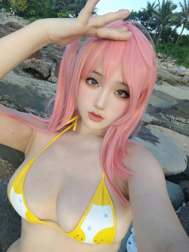 [Cosplay] 七七娜娜子 – 穗香泳衣
