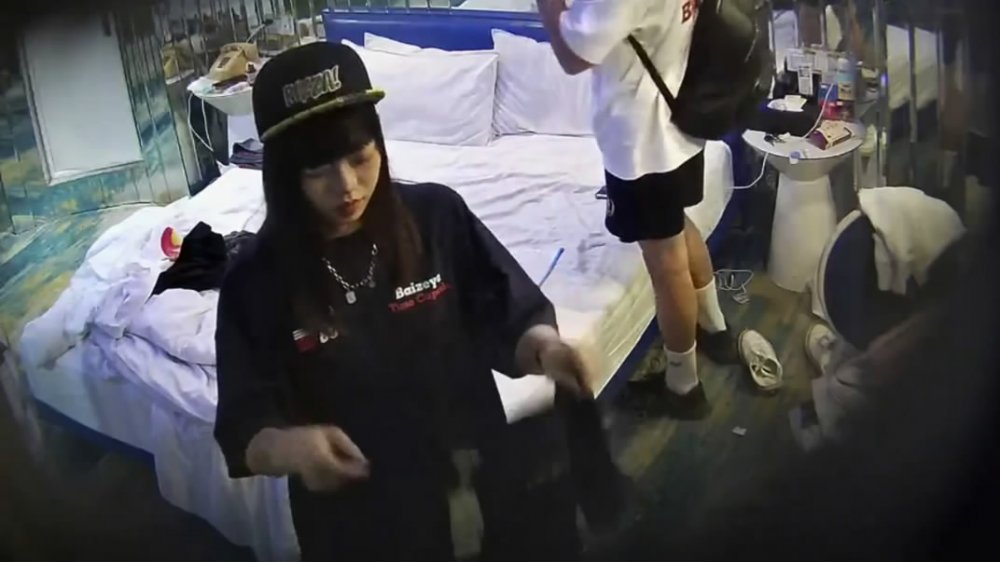 校園嘻哈時尚美女和精壯男友啪啪續集這次比上次更猛撞擊力度更大小仙女被操的不要的