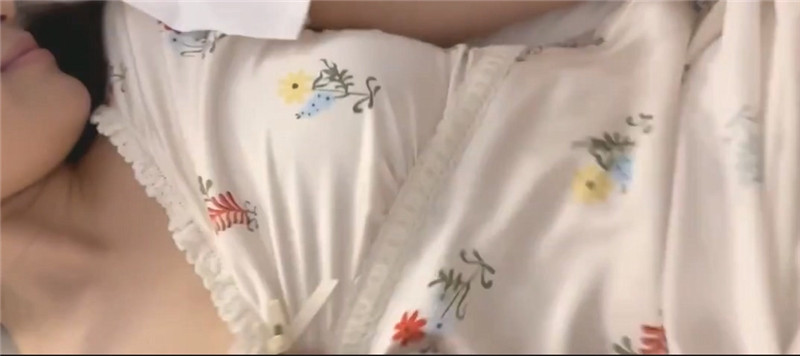 大神酒店約炮白白嫩嫩的美女同事❤️各種姿勢爆操她的小嫩B