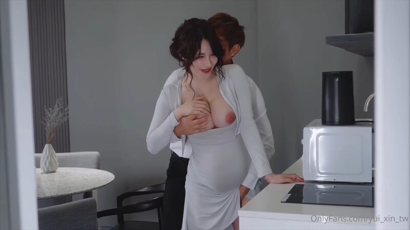 OnlyFans 辛尤裏首次偷窺主題影片 孕婦和老公在房間激情啪啪 被新來的光頭租客偷窺看到 辛尤裏