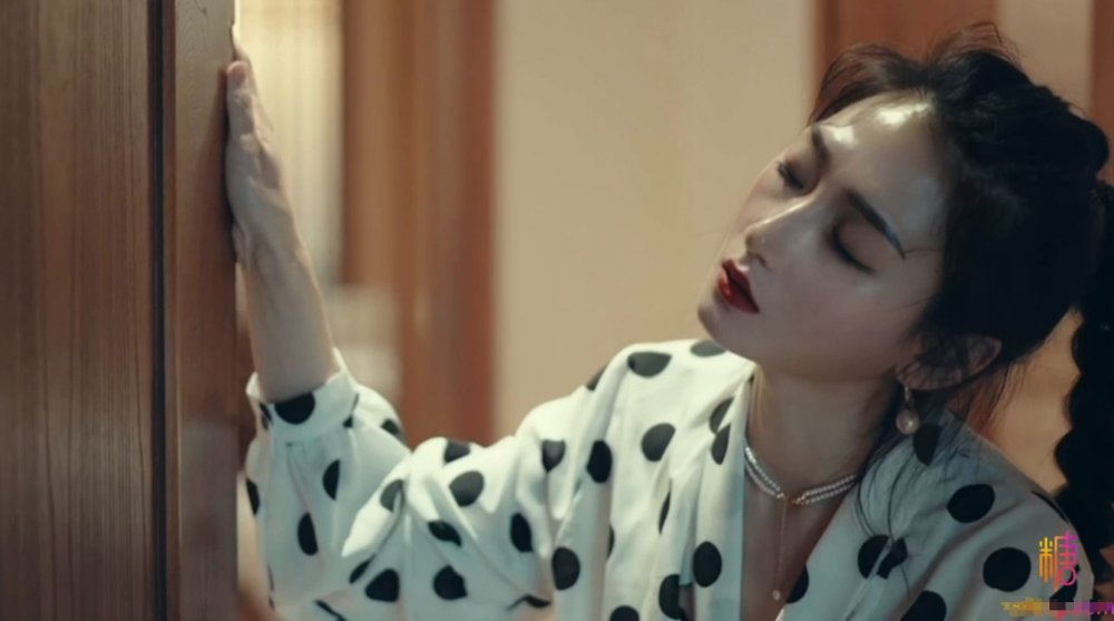 多乙 糖心VLOG私湯邂逅-女職員的秘密行動，中出內射