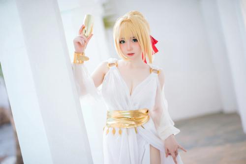 [Cosplay] 焖焖碳 FGO 尼禄睡裙