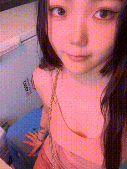 長春反差婊顏值在線的美女被金主肏成母狗在樓道露出邊走邊幹