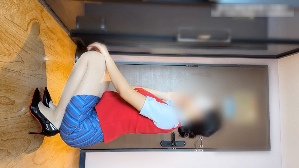 優雅氣質尤物禦姐女神『Andmlove』反差空姐真是一個騷逼，下班後上門服務金主爸爸！ 直接把她干到高潮