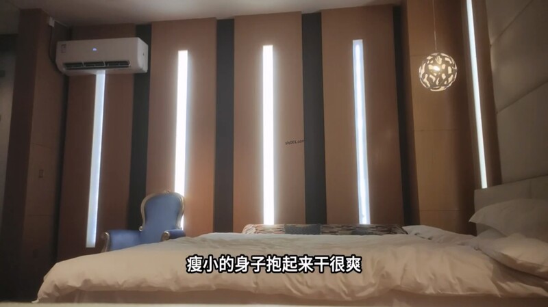 阿良探花約操高三的爆乳蘿莉妹子 黑絲JK可愛極了 各種姿勢抱起來狂插