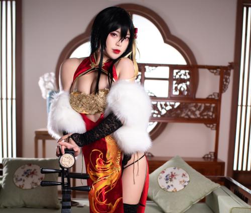 [Cosplay] Niyeye 白烨烨 – Taihou Qipao New Year Limited 大凤旗袍新年限定
