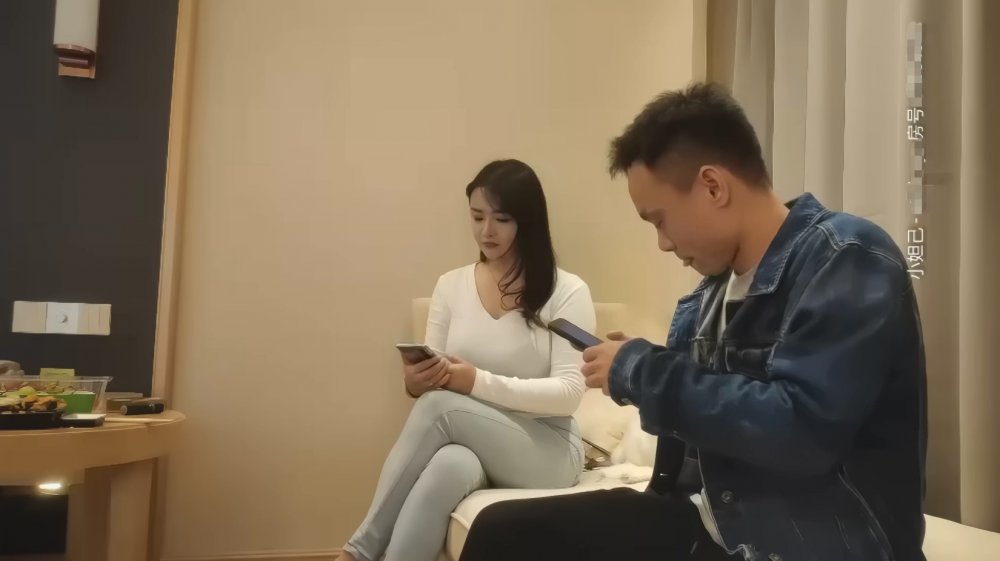 【AI增強】步賓探花經典作之極品豐胸肥臀少婦0225僅一場氣質少婦胸好看看著A片把她干聽譯字幕