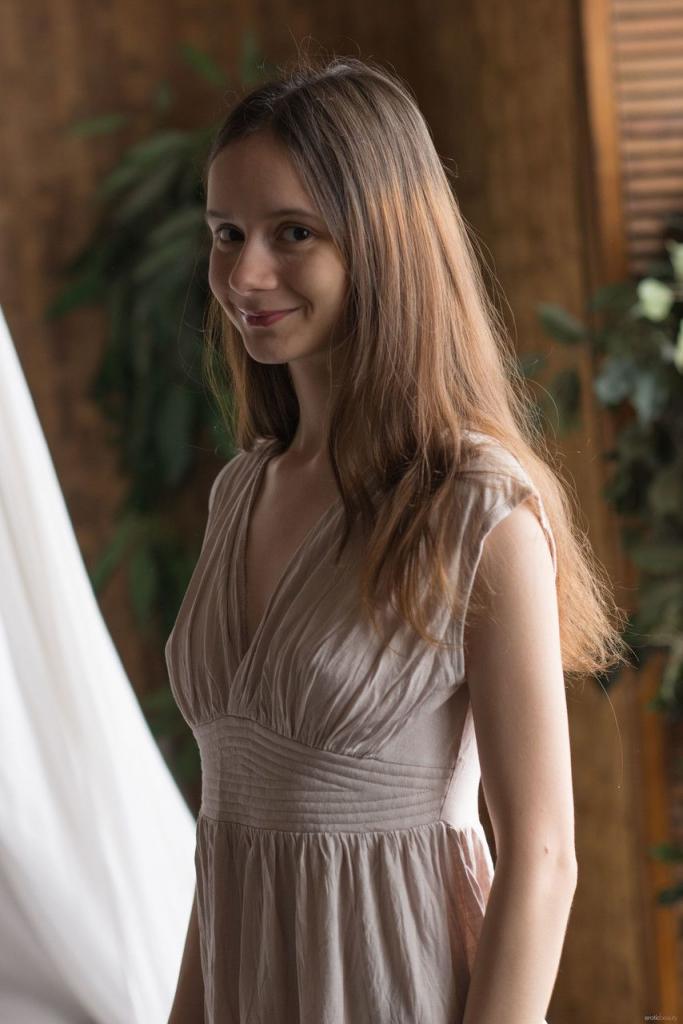 瘦弱的少女寶貝露西[23P]