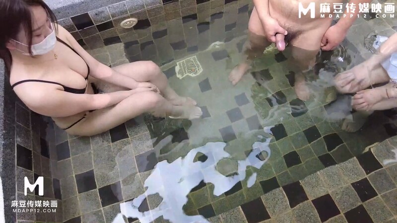 多人行泳裝淫亂性愛派對 一起插穴比賽 淫叫聲不斷起伏 真是太會玩了 盡情縱欲榨射[MP4/2.78G]