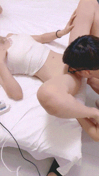 群P淫亂盛宴小藝同學白白嫩嫩超極品嫩妹 白虎粉穴肏到合不攏 淫聲蕩語環繞 男人終極夢想盛宴（2V）