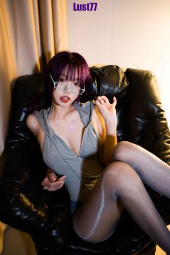 [Cosplay] 柒柒要乖哦 小灰兔 [70P1V-939MB]