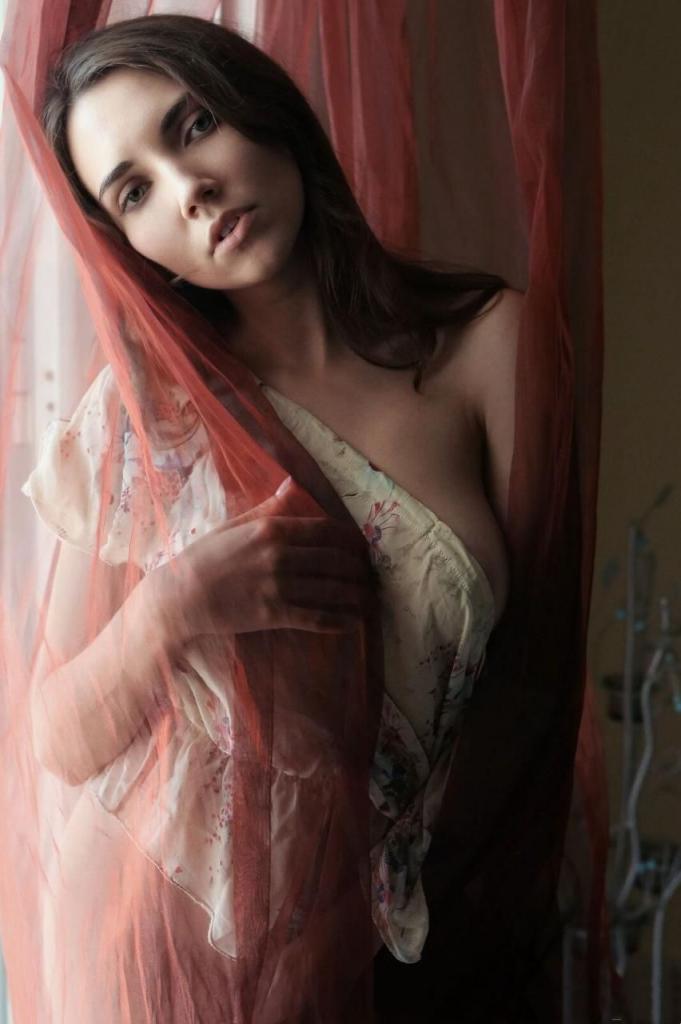 穿著性感裙裝，展示多毛陰部[25P]