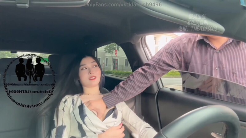 寂寞成熟少婦駕車至無人地方在車上自摸，不巧被路過的農民工看到