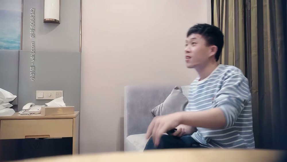 【七天極品探花】黃衣萌妹子啪啪，翹屁股退下內褲摸逼騎坐猛操