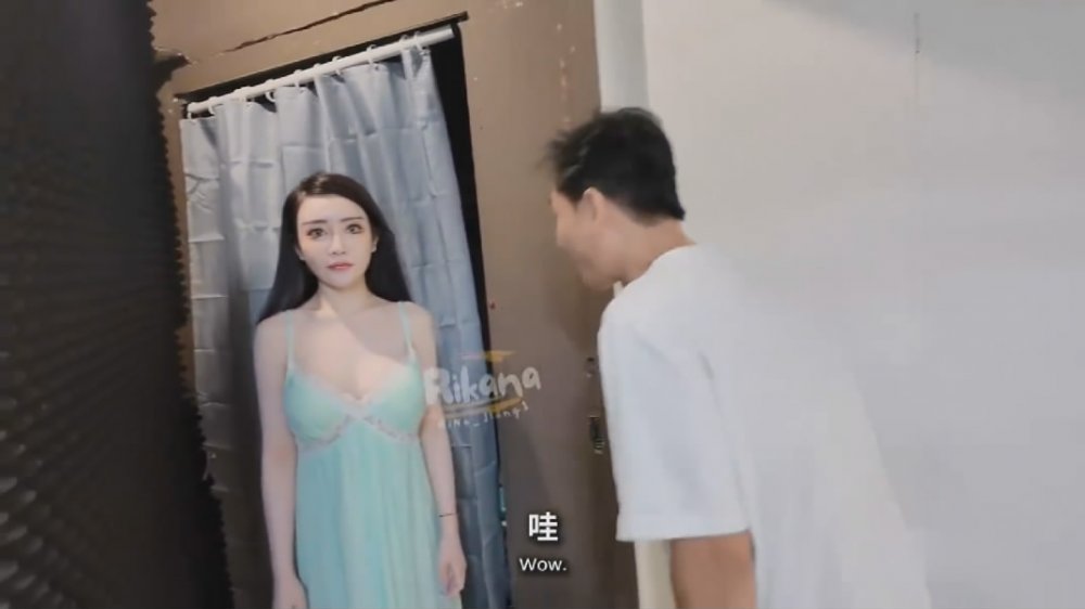 美乳嫩穴女神沈娜娜❤️小哥網購非常逼真的充氣娃娃迫不及待把她脫光各種嘗試乳交口爆下面緊致沒幾下就射了