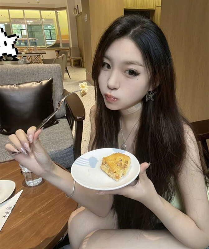 長沙理工大學學妹張怡涵與男友性愛視頻曝光 濕潤舌頭靈活舔弄大屌男友無套爆操內射中出