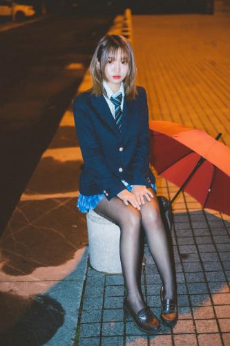 [Cosplay] 柒柒要乖哦 深夜公园JK [35P-311MB]