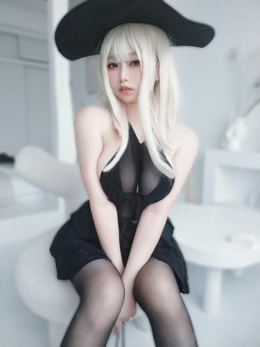 [Cosplay] 女主K 女巫 [20P1V-115.68 MB]