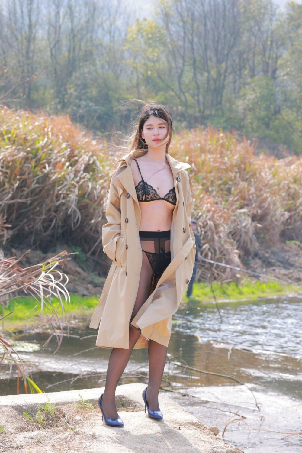 這不野戰，在逼裡射一發，真的可惜了[40P]