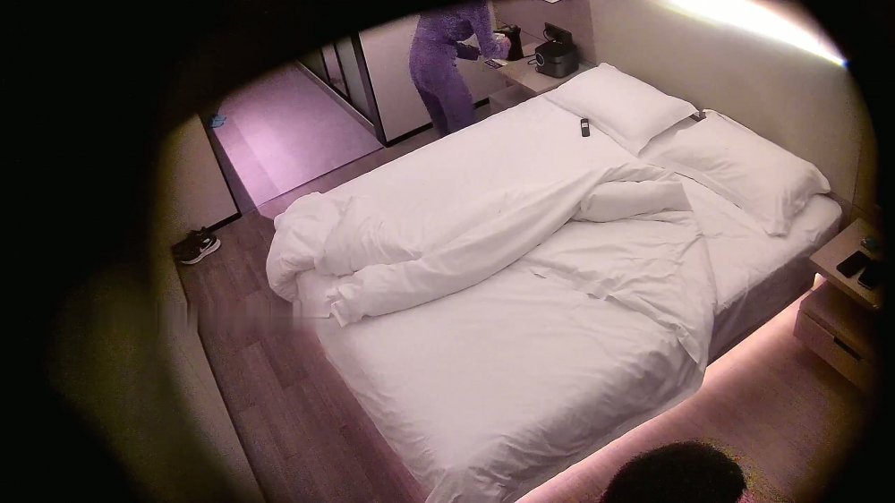 流出酒店偷拍老哥幽會氣質少婦偷情仔細品嘗騷穴的味道看看裡面有啥不一樣再幹