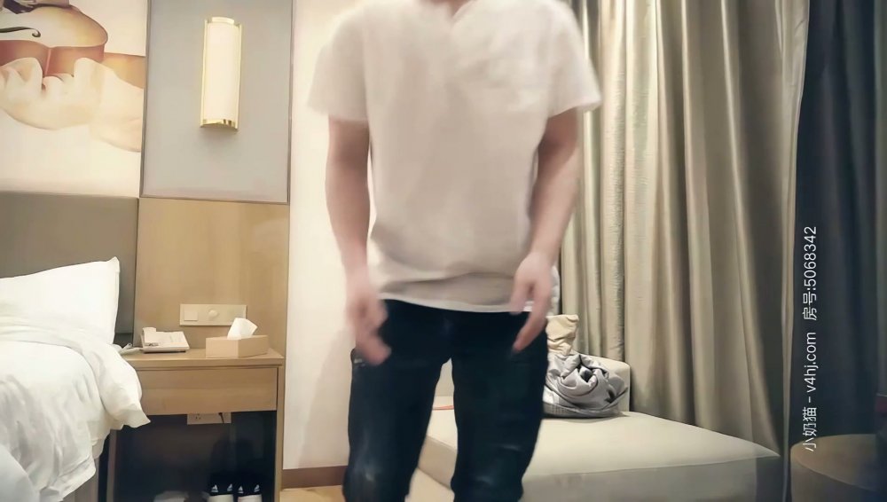 七天探花極品約了個長相甜美長裙妹子，學生制服摸逼口交後入性感大屁股