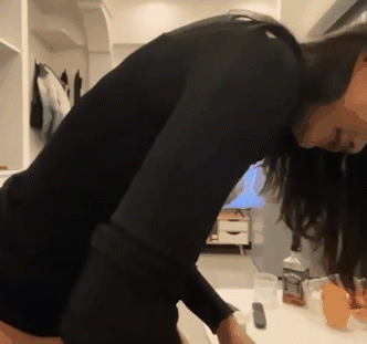 湖南長沙極品女神趙瑩社交軟體約炮被瓜友曝光 大屌後入爆操到失神瞬間變淫蕩賤貨