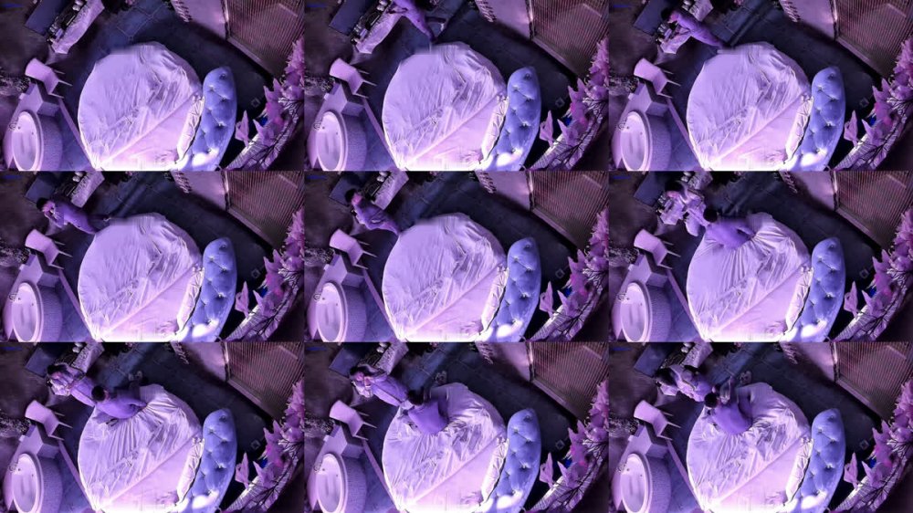 新流出酒店浴缸房偷拍 一邊刷視頻一邊做愛的情侶小哥有點菜沒噗哧幾下就射了