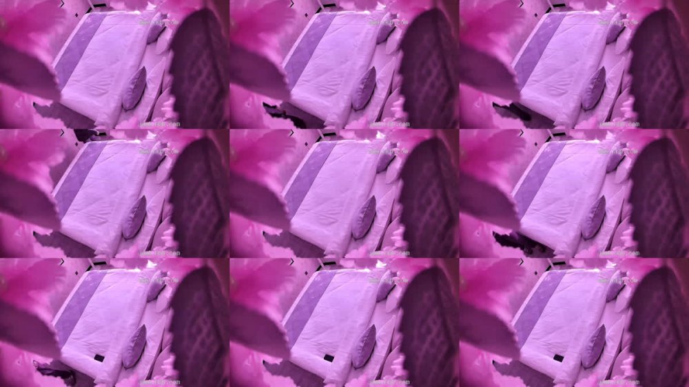 新流出酒店偷拍 寒假眼鏡學妹和男友初次體驗性下面乾澀要抹點潤滑油才能進入