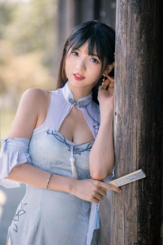 [Cosplay] Kyokyo沉迷汉堡王(陆卿卿) 蓝色旗袍 [24P-103MB]