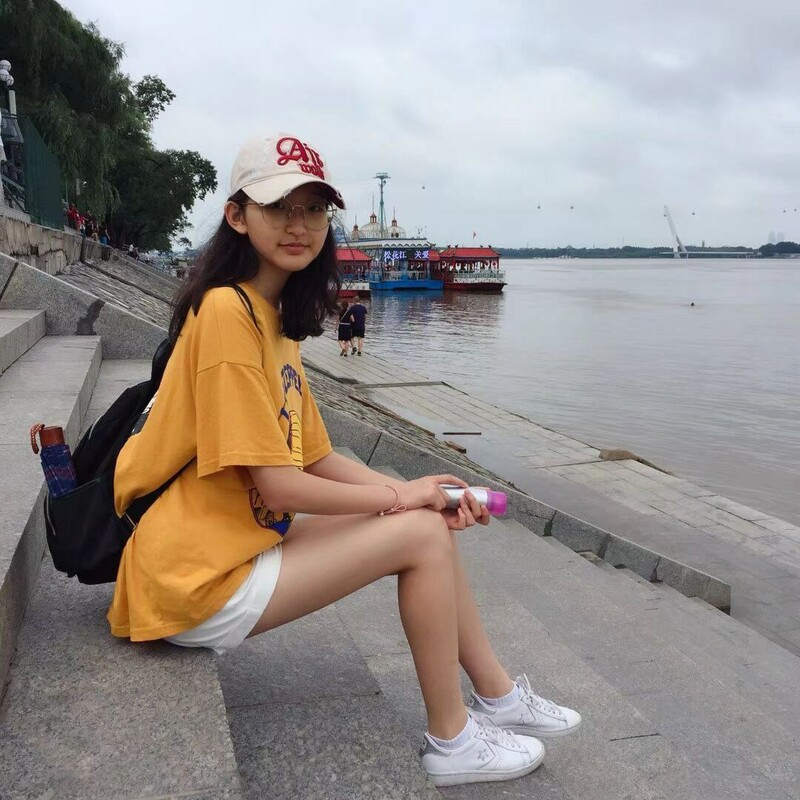 年輕妹子與男友性愛自拍 超愛吃雞巴，無套猛艹