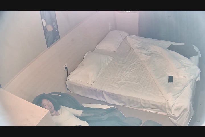 2025-11-10酒店偷拍 小少婦主動摸雞后被抱起去按摩椅和床頭櫃挨操