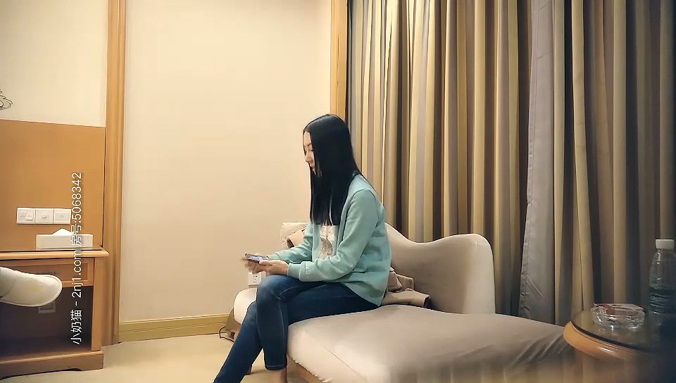 【七天極品探花】3000網約高端週邊模特小姐姐，溫柔苗條好似女友，激情啪啪做愛投入高潮不斷