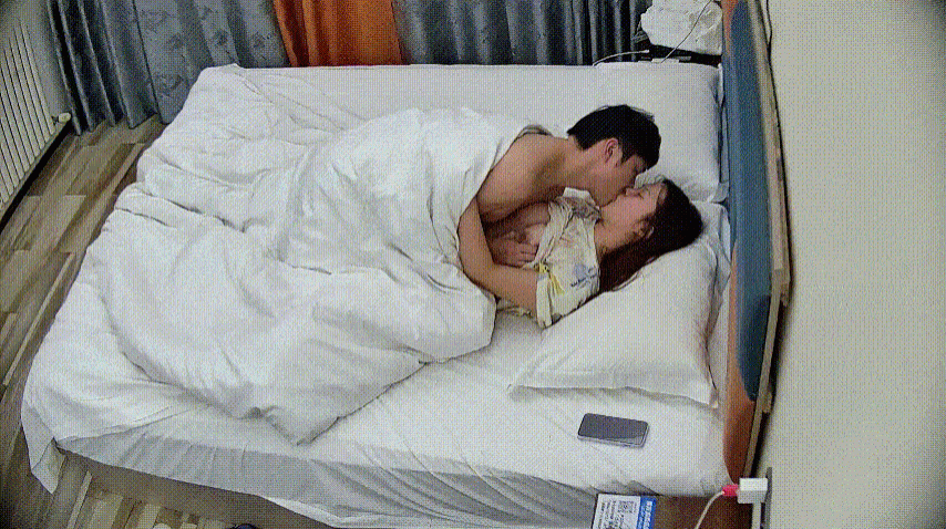 大學城民宿3 10-11 又一精品長視頻 小哥實力一般 但玩得花呀 想讓女友胸推 一個閃現變口交了 強烈推薦