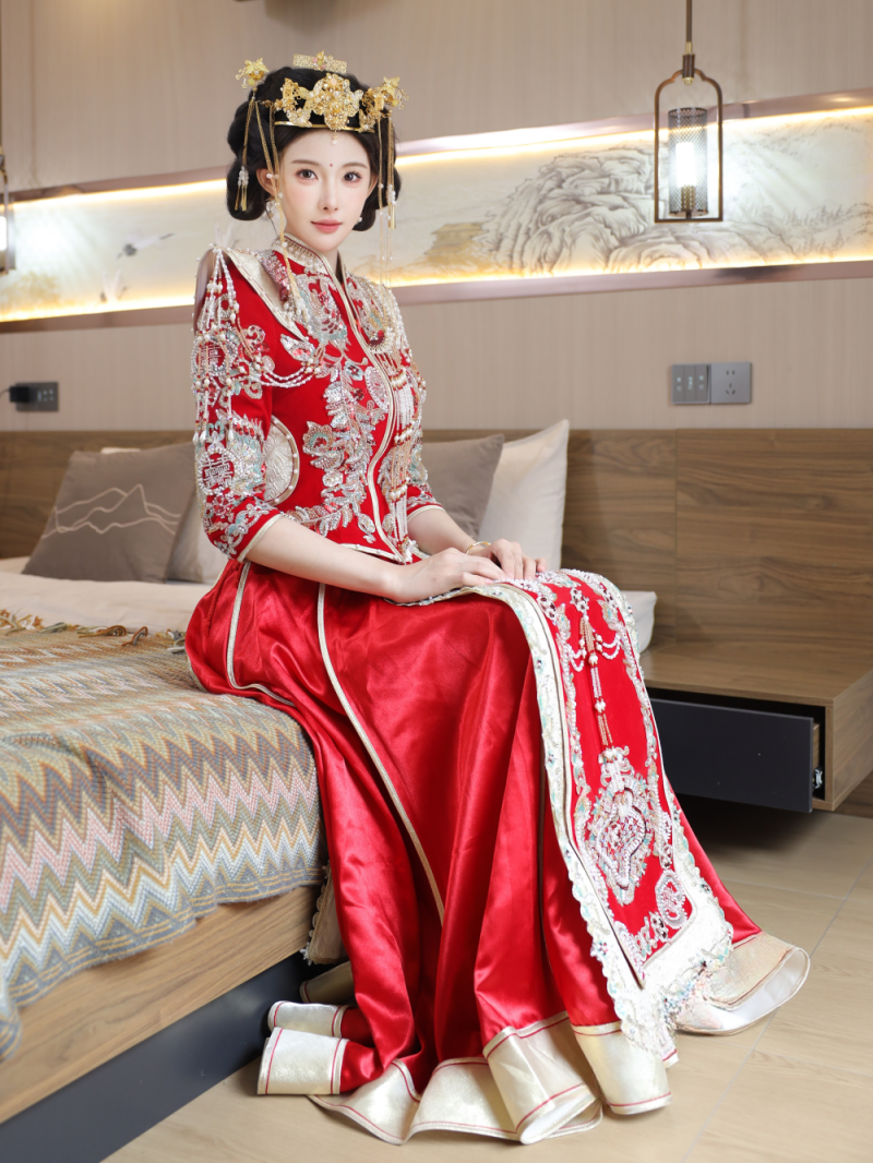 鳳冠霞帔肉絲騷穴男人終極夢想[82P]