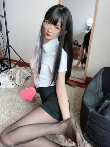 [Cosplay] 51酱 OL [20P2V-107MB]