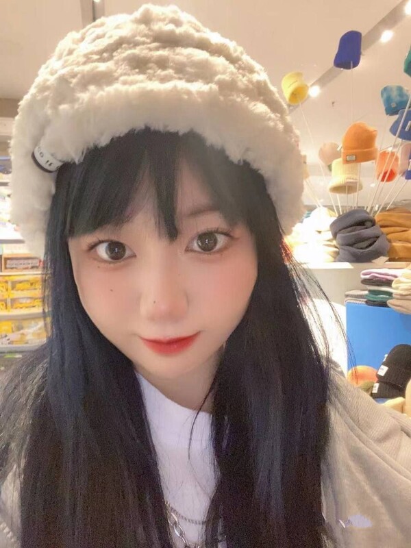 大三學生妹，有生活照，完美露臉，奶子真大，床上反差感十足，騷貨叫不停