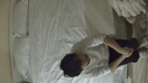 流出酒店偷拍 帥氣小哥酒後操可愛長裙蘿莉女孩最後用舌頭舔她無毛白虎穴完整版