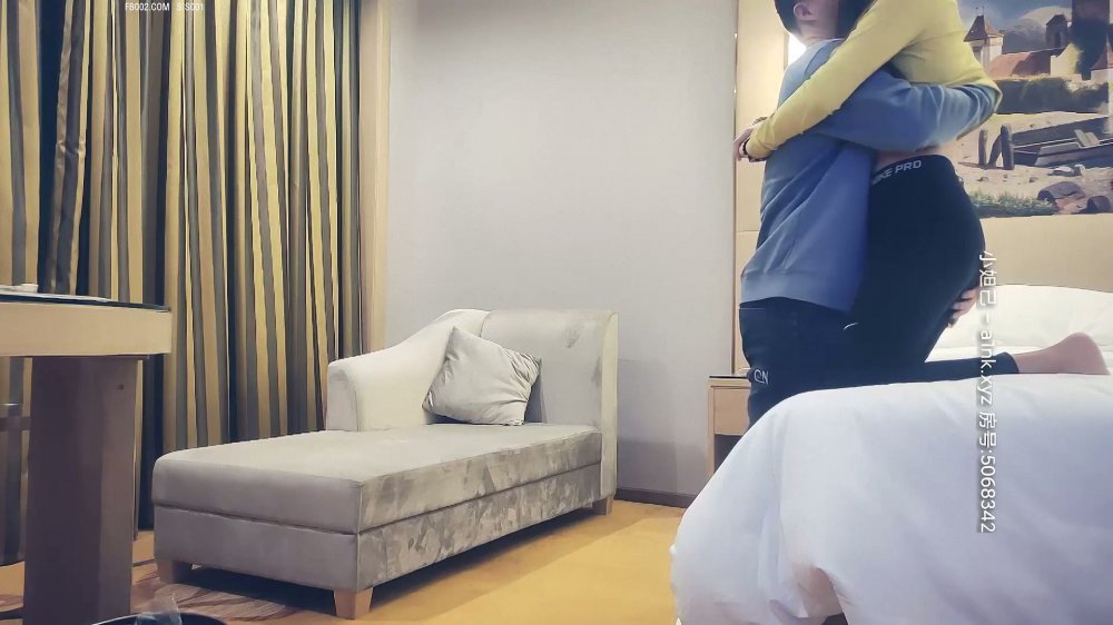 【男魔小天】，178身高車模，真正腿玩年，修長筆直，花式啪啪高潮迭起