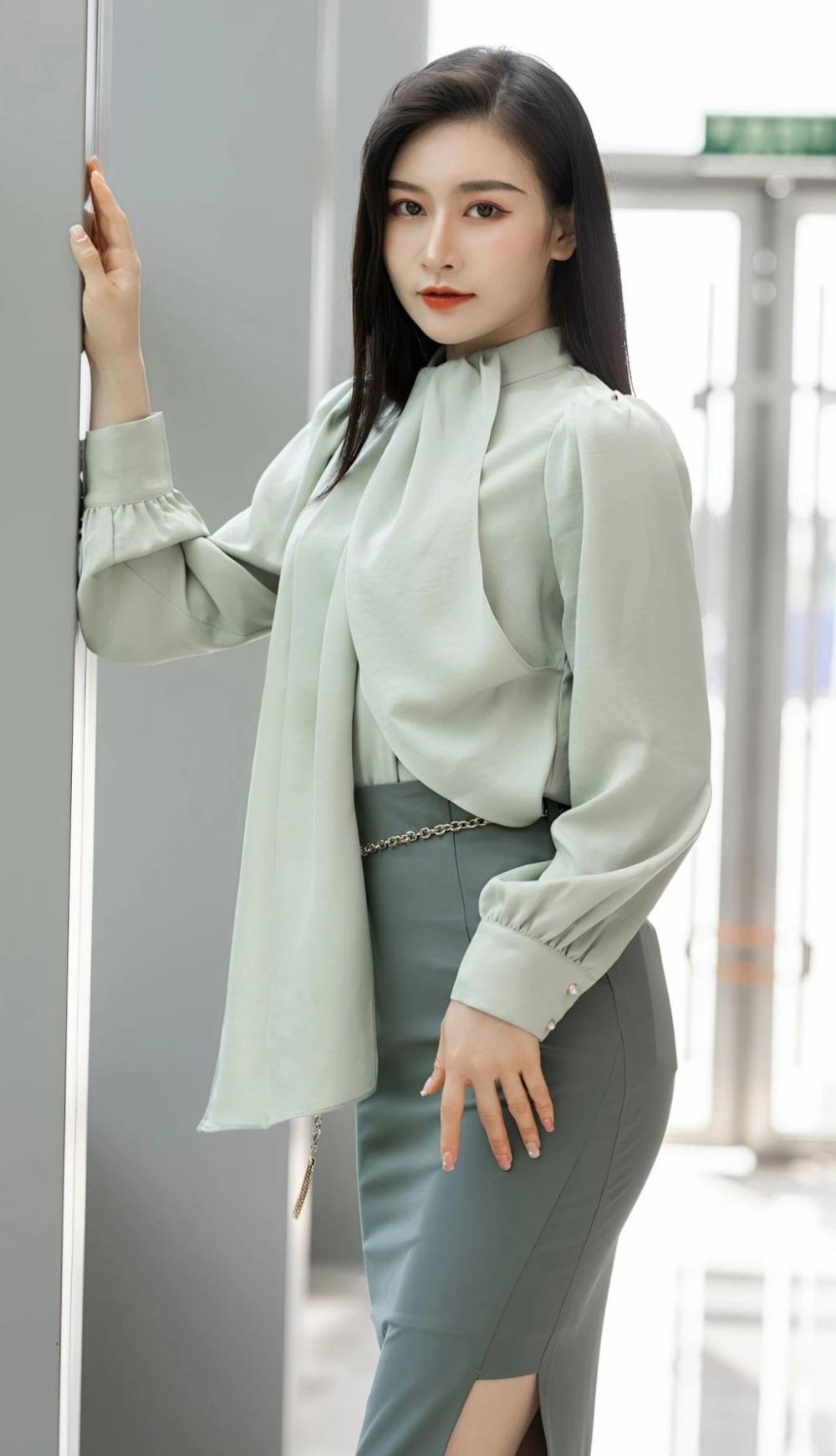 襯衫包臀裙，肉絲大長腿[35P]