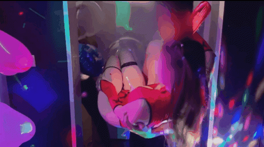 [MP4/1.09GB]11月新品，綠帽換妻淫趴網黃【pittyswg】最新無浮浮水印83G訂閱14，迪廳的氛圍1女戰4男，排隊肏她