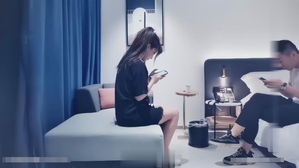 灰色制服翹臀妹全程絲襪很帶感[MP4/1230MB]