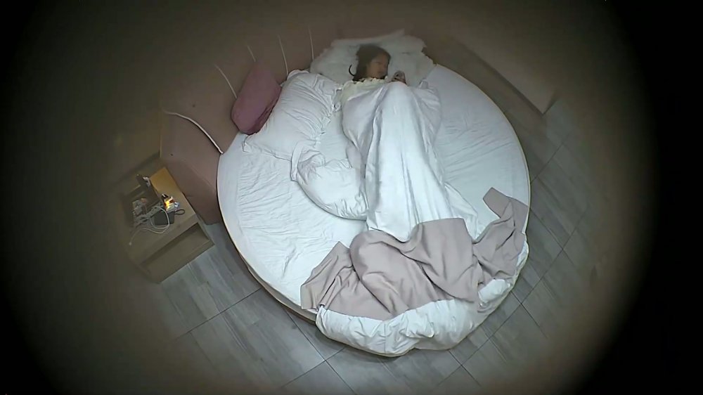 ❤️❤️ 20251130乖乖女學生掏出書包內藏的情趣黑絲瘋狂深蹲