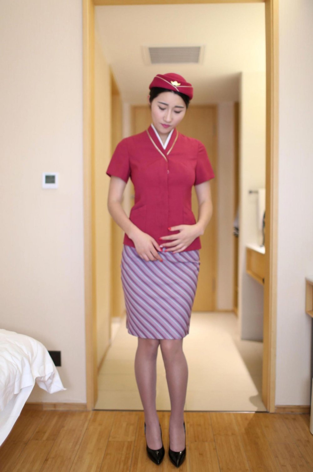 拍的一點都不大方，老是遮遮掩掩的還不停換裝，眼睛都看花了[37P]