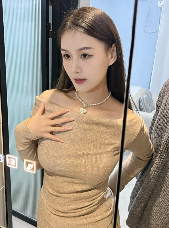 高顏值美人，青春靚麗 愛吃大雞巴，被男友無情暴肏