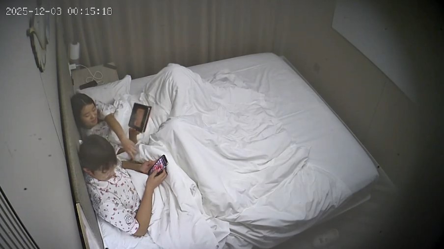 2025-12-3酒店偷拍 白嫩女孩完美炮架讓男友在自己身上發洩