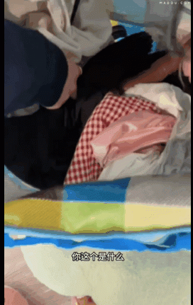 精品亂倫奶氣草莓 - 女兒開學之禽獸父親 幫女兒收拾行李 居然發現帶假陽具去學校 肉棒強插女兒內射體驗真實溫度