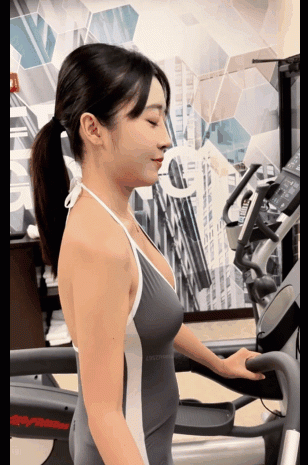 健身房偶遇網黃博主【玲奈lena】單男鼓起勇氣上前搭訕 沒想到成功帶她回家