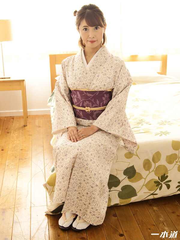 1PON 051123_001 男人偷看的誘惑 被和服美女的胯部吸引[MP4/1580MB]