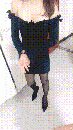 【野戰少女】黑絲超短裙騷貨被男主扒光推倒❤️按在床上大力抽插淫叫不停