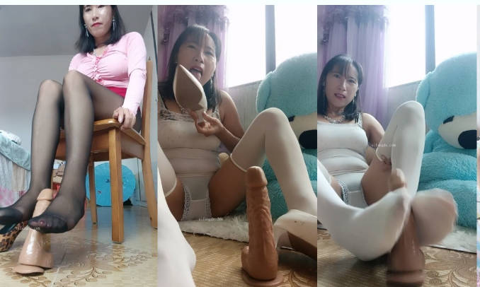 最新抖音洩密！ 42歲農村風騷熟女【來日方長】定製福利，道具自慰絲襪足交